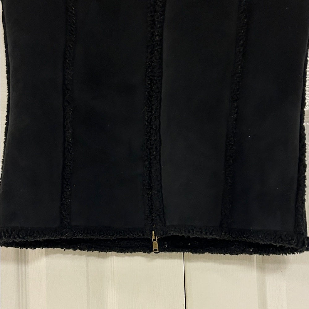 Liz Claiborne Black Sleeveless fuse, suede Sherpa‎ Vest image 3